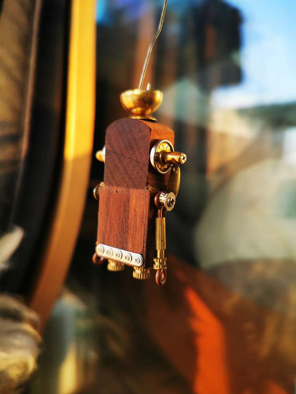 Jasper – Golden Smile & Bow Tie Single-Sided Steampunk Robot Charm