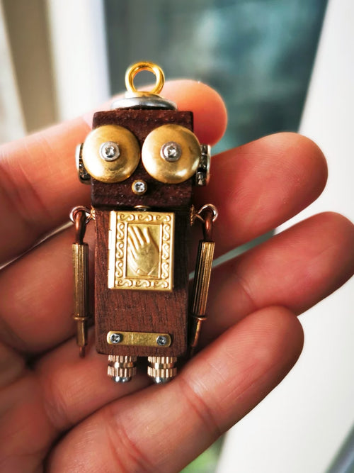 Atlas – Golden Palm & Wide Eyes Single-Sided Steampunk Robot Charm