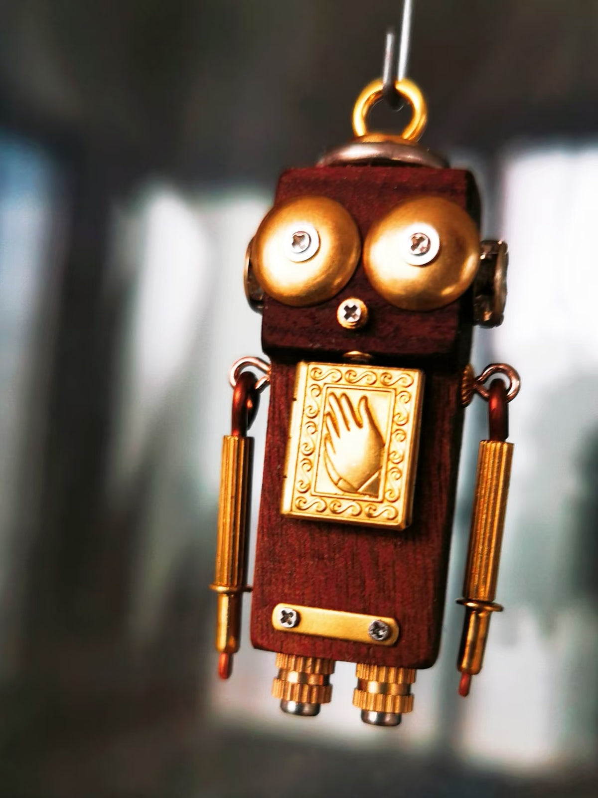 Atlas – Golden Palm & Wide Eyes Single-Sided Steampunk Robot Charm