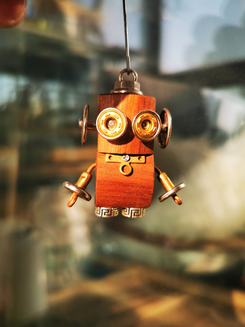 Rolo – Brass Disc Eyes & Ring Emblem Single-Sided Steampunk Robot Charm