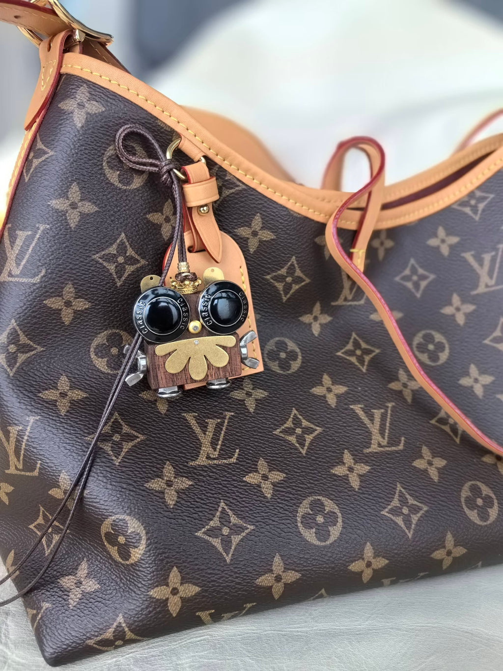 Onyx – Black Goggle Eyes & Golden Crown Double-Sided Robot Charm