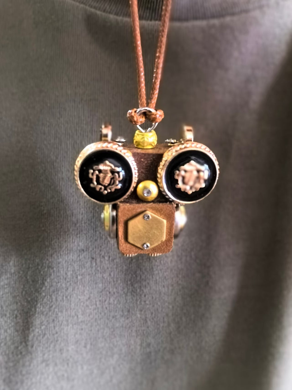 Arlo – Heraldic Eyes & Hexagon Shield Single-Sided Steampunk Robot Charm