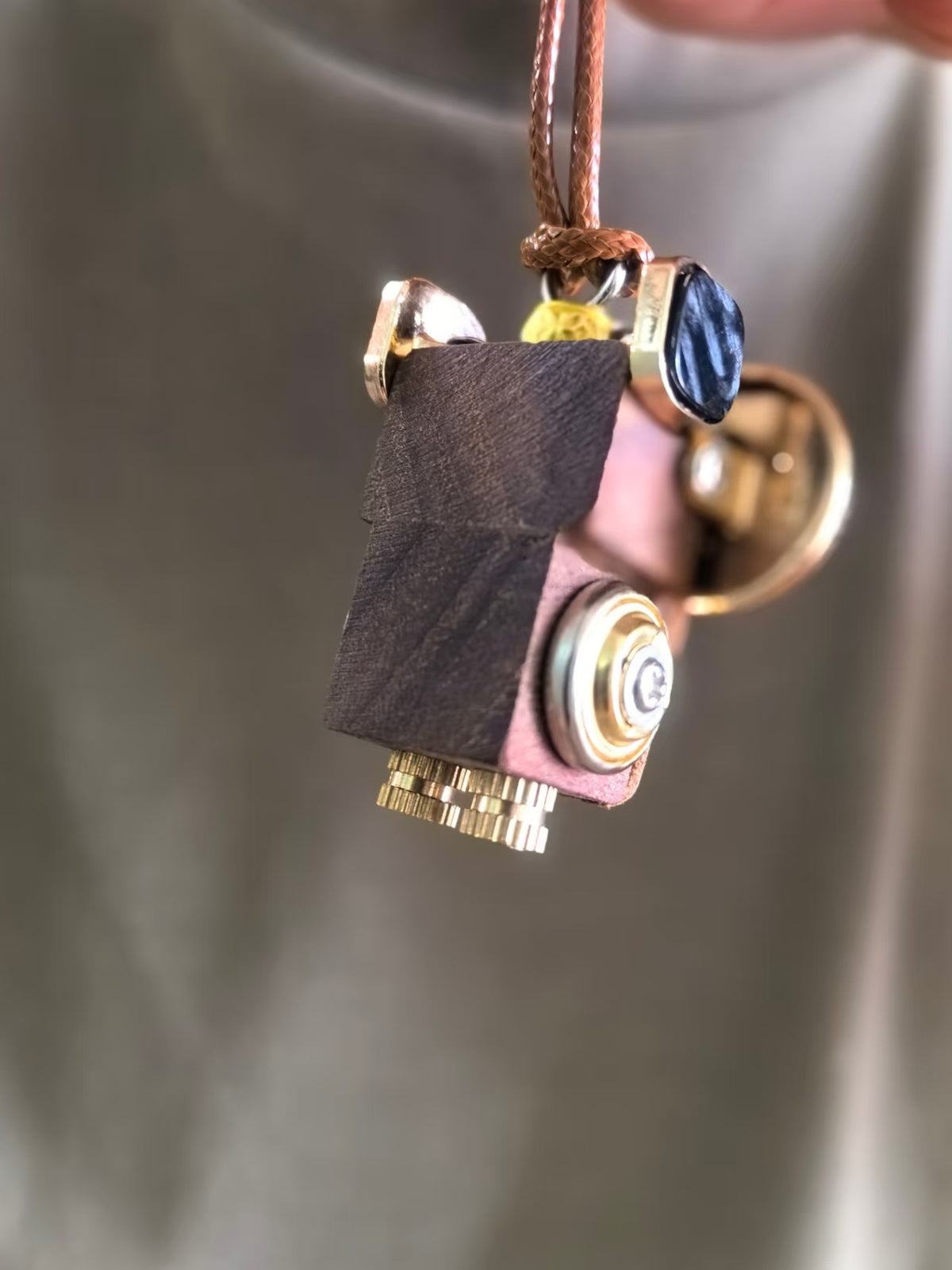 Arlo – Heraldic Eyes & Hexagon Shield Single-Sided Steampunk Robot Charm