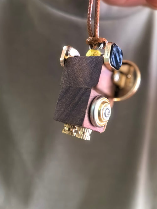 Arlo – Heraldic Eyes & Hexagon Shield Single-Sided Steampunk Robot Charm