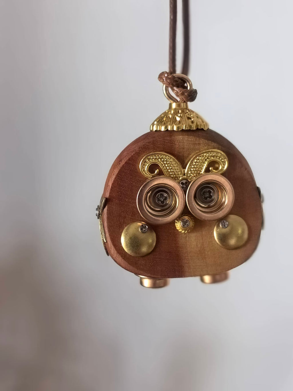 Ollie – Spiral Eyes & Golden Cheeks Single-Sided Steampunk Robot Charm
