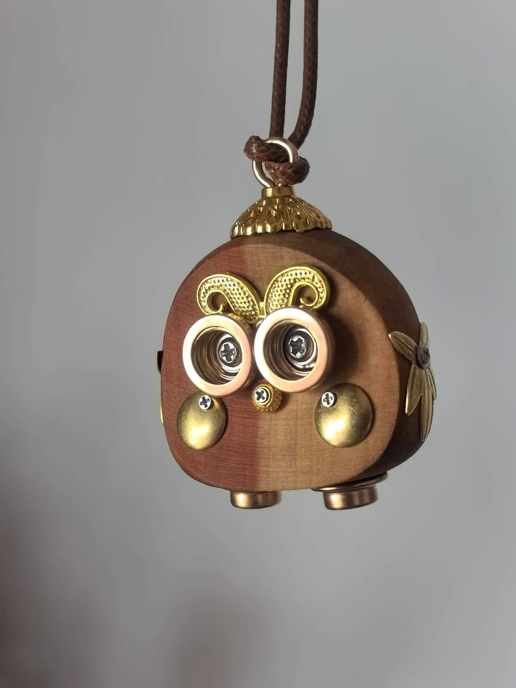 Ollie – Spiral Eyes & Golden Cheeks Single-Sided Steampunk Robot Charm