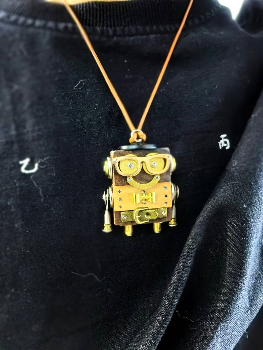 Benny – Golden Glasses & Bow Tie Single-Sided Steampunk Robot Charm