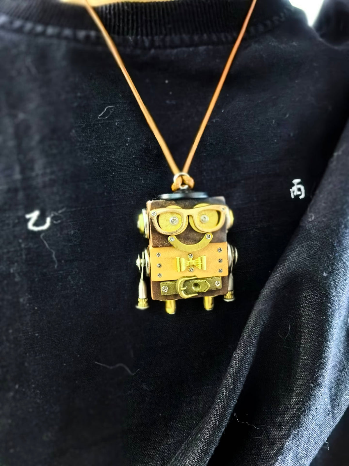 Benny – Golden Glasses & Bow Tie Single-Sided Steampunk Robot Charm