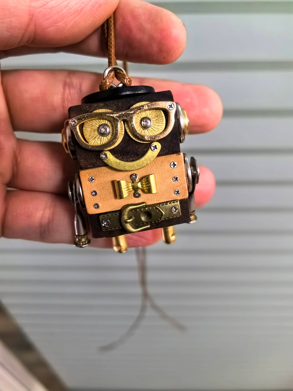 Benny – Golden Glasses & Bow Tie Single-Sided Steampunk Robot Charm