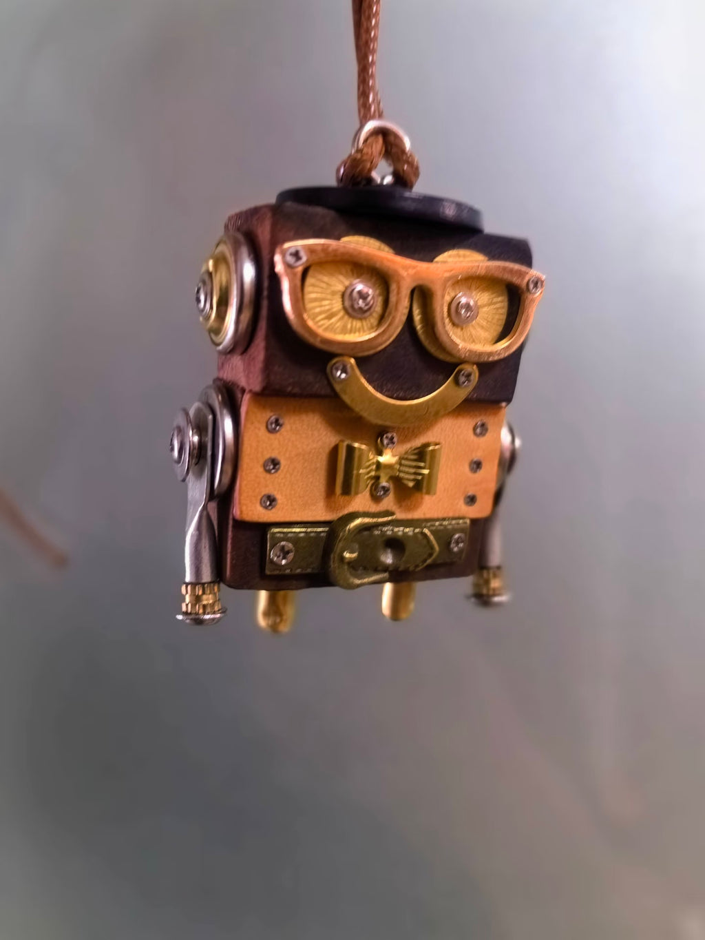 Benny – Golden Glasses & Bow Tie Single-Sided Steampunk Robot Charm