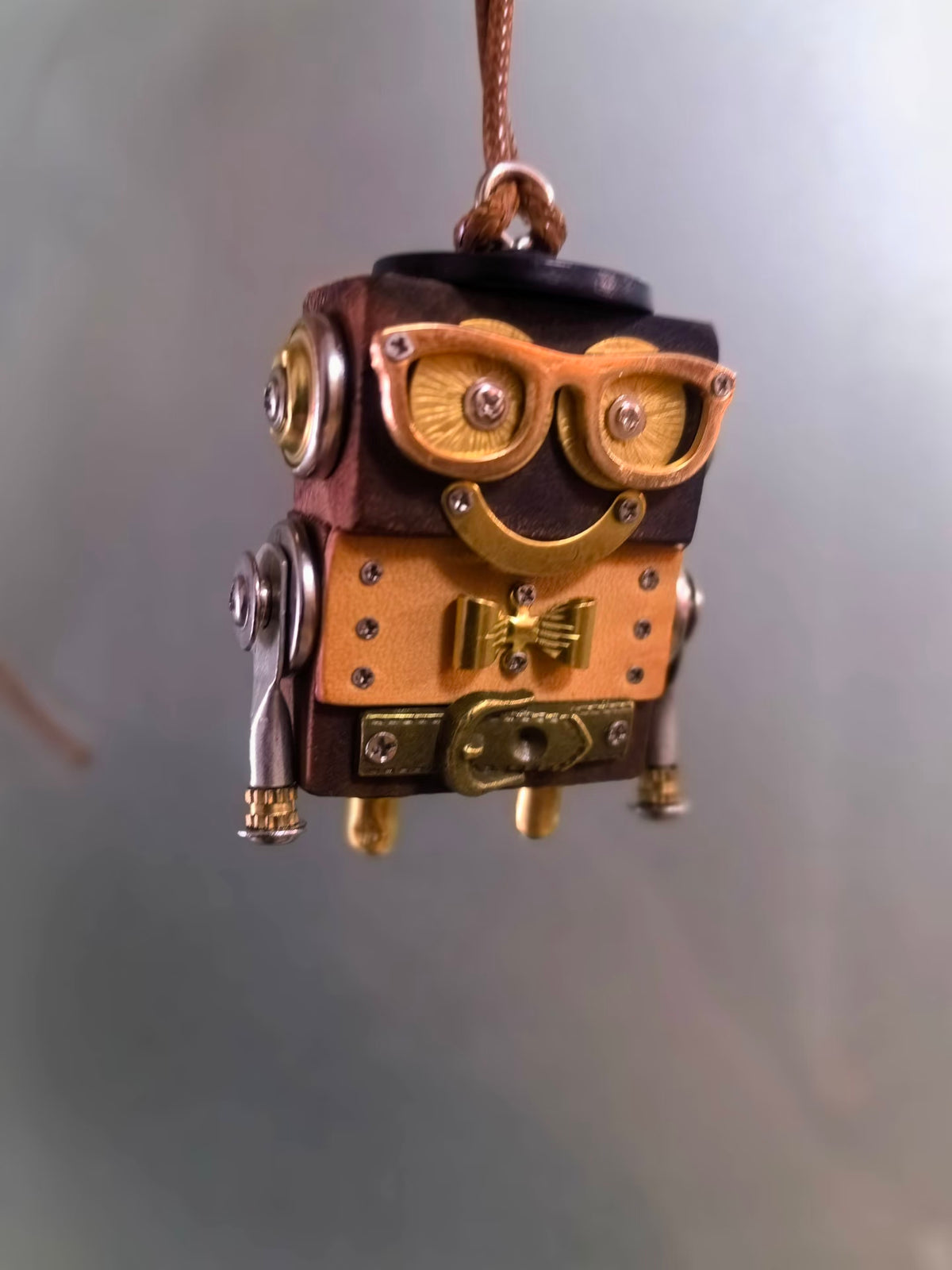 Benny – Golden Glasses & Bow Tie Single-Sided Steampunk Robot Charm