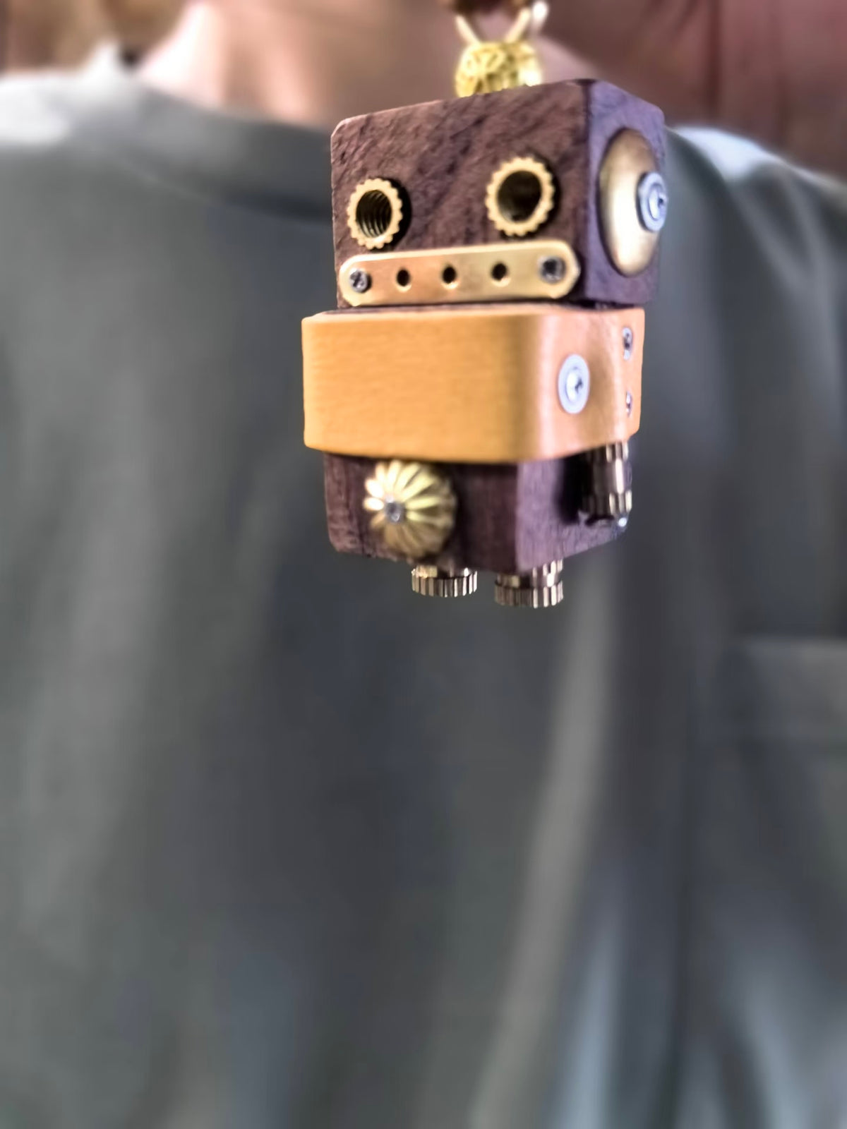 Gus – Socket Eyes & Sunburst Gear Single-Sided Steampunk Robot Charm