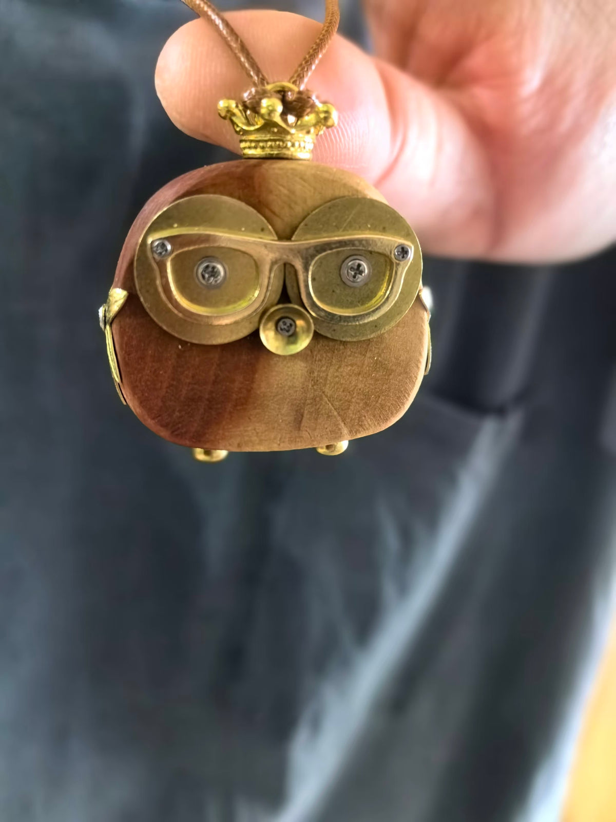 Rex – Crown Glasses & Golden Eyes Single-Sided Steampunk Robot Charm