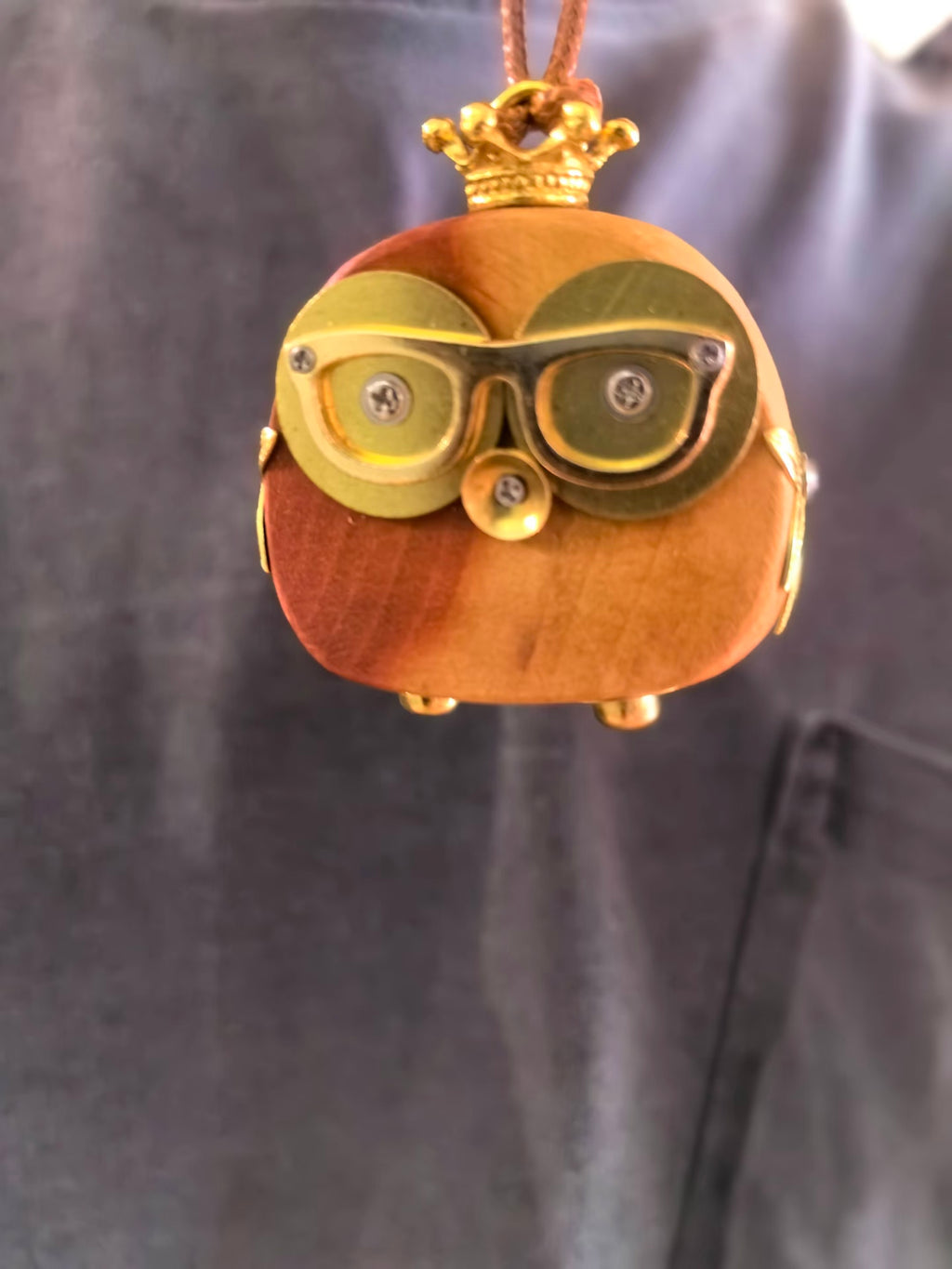 Rex – Crown Glasses & Golden Eyes Single-Sided Steampunk Robot Charm
