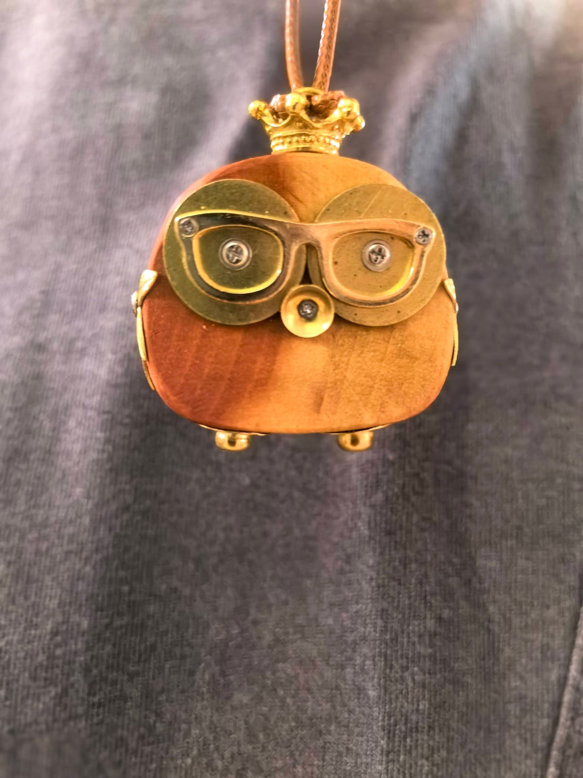 Rex – Crown Glasses & Golden Eyes Single-Sided Steampunk Robot Charm