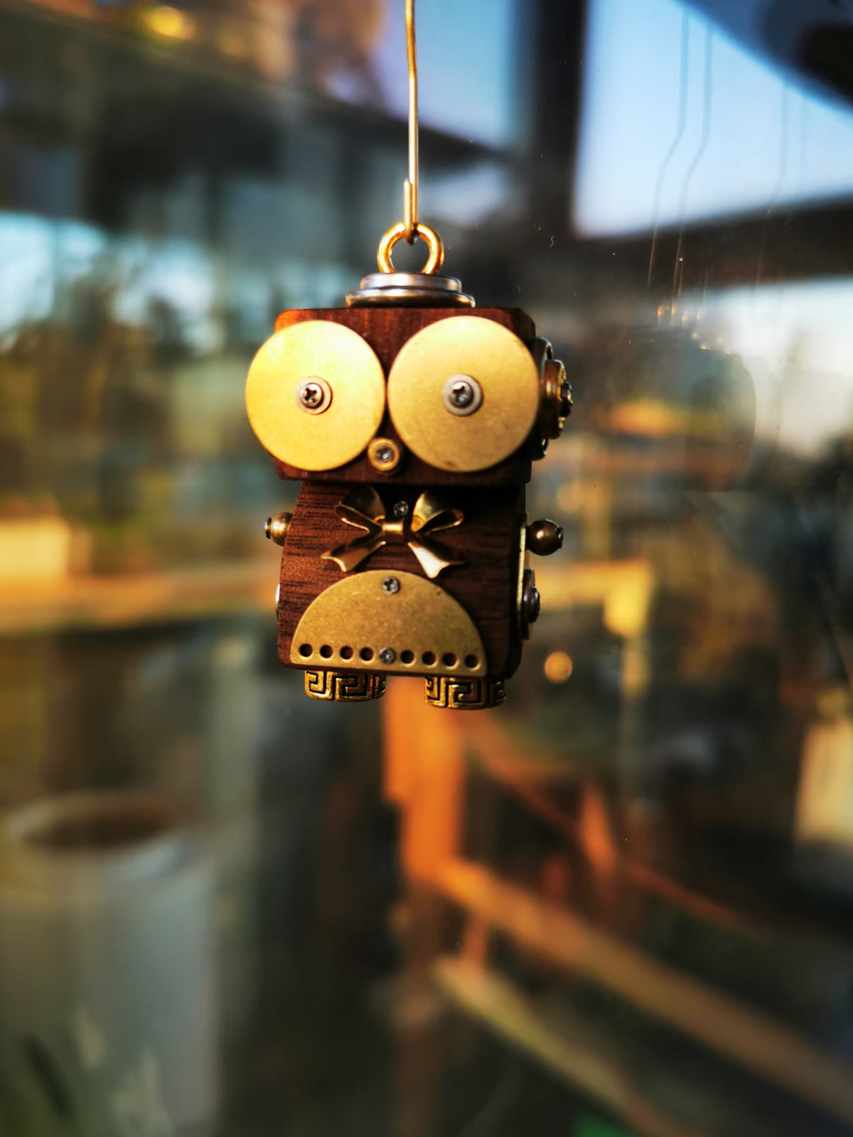 Iris – Black Petal Eyes Double-Sided Steampunk Robot Charm