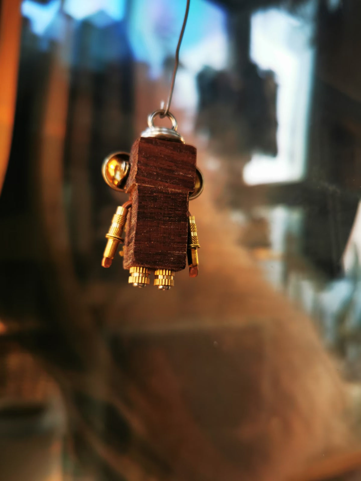 Frost – Scrollwork Eyes & Golden Snowflake Single-Sided Steampunk Robot Charm