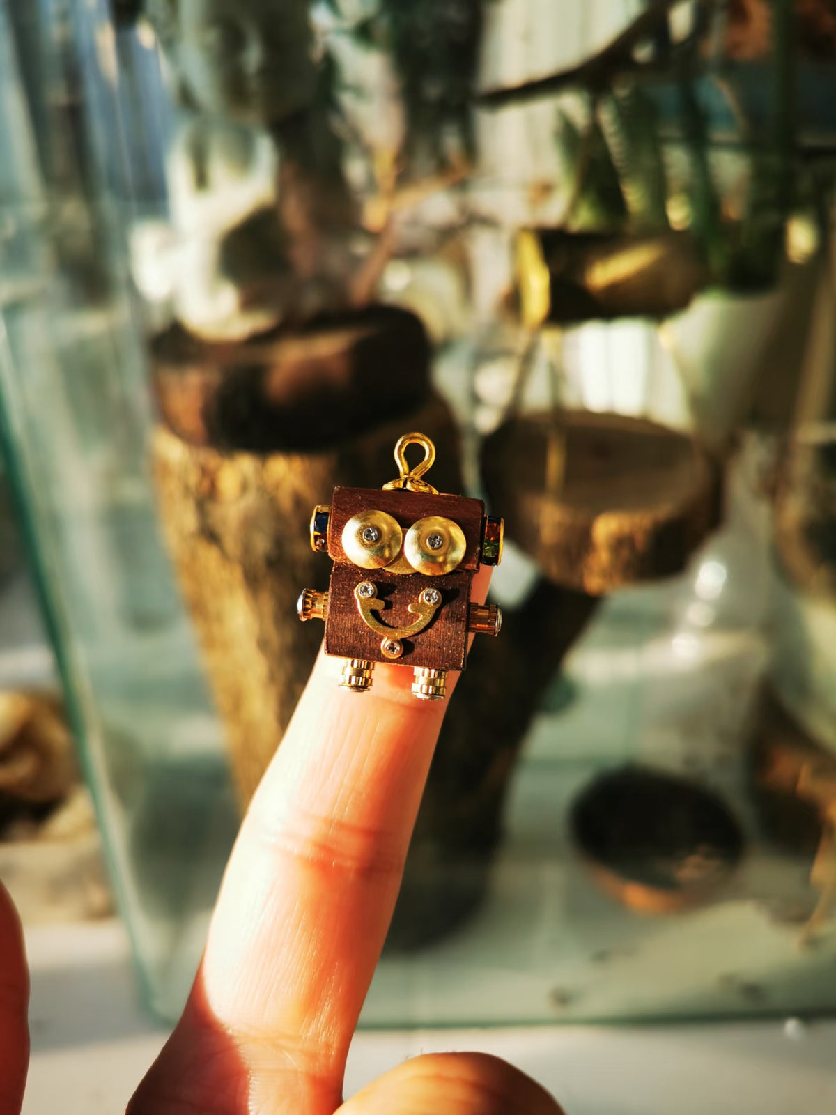 Chip – Golden Eyes & Happy Smile Single-Sided Steampunk Robot Charm