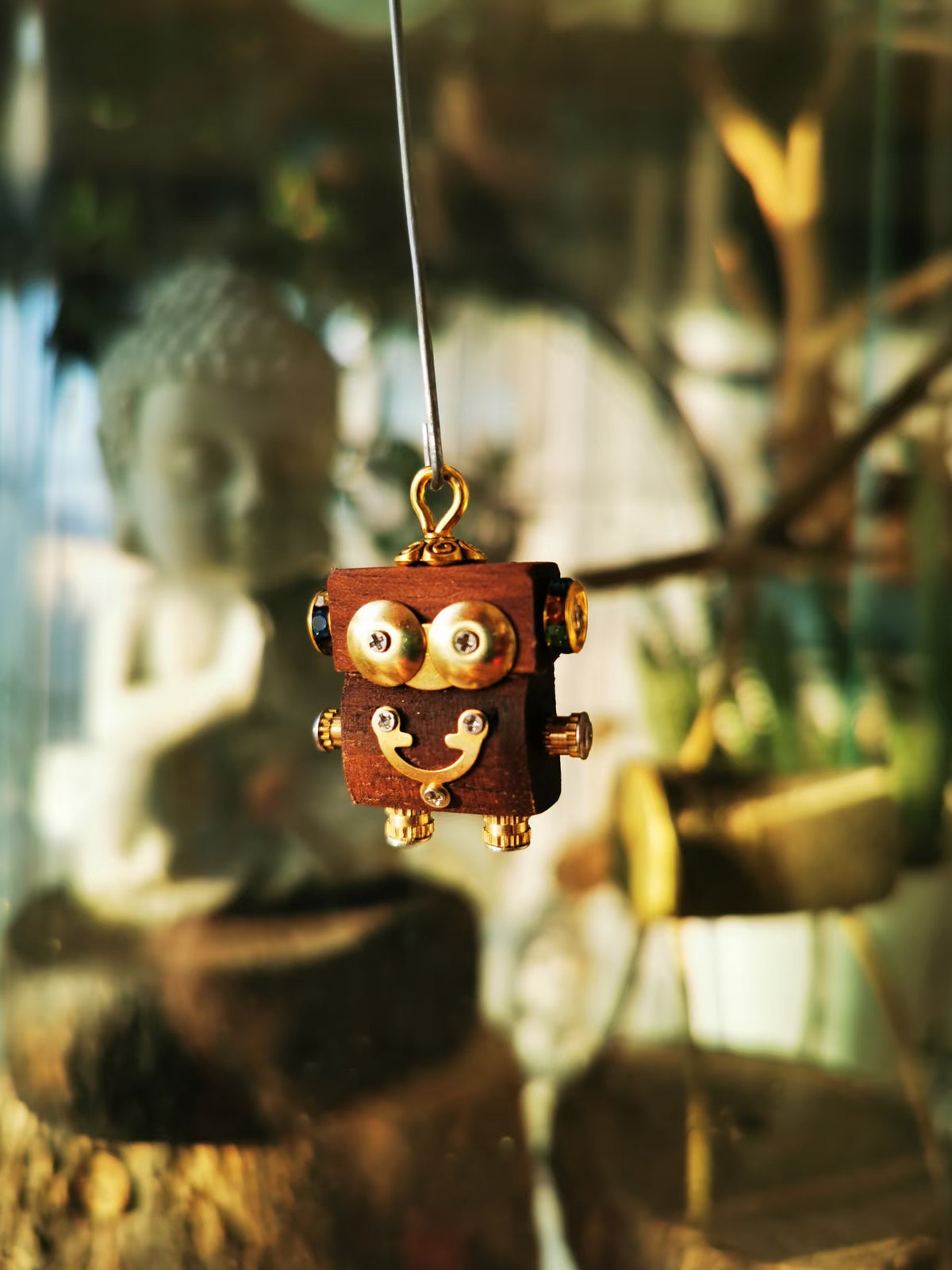 Chip – Golden Eyes & Happy Smile Single-Sided Steampunk Robot Charm