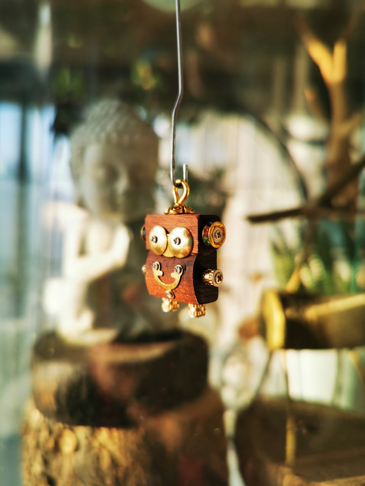 Chip – Golden Eyes & Happy Smile Single-Sided Steampunk Robot Charm