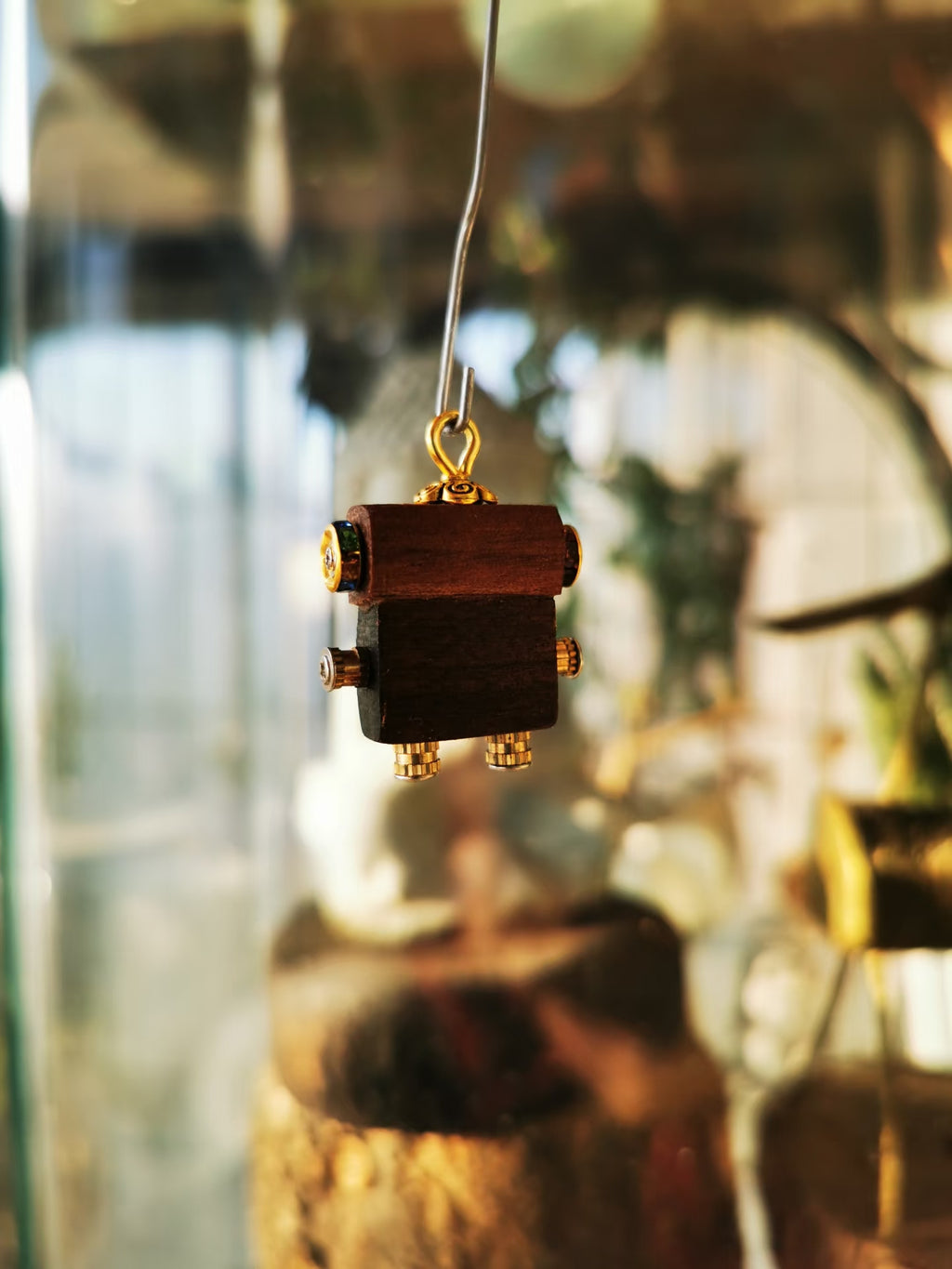 Chip – Golden Eyes & Happy Smile Single-Sided Steampunk Robot Charm