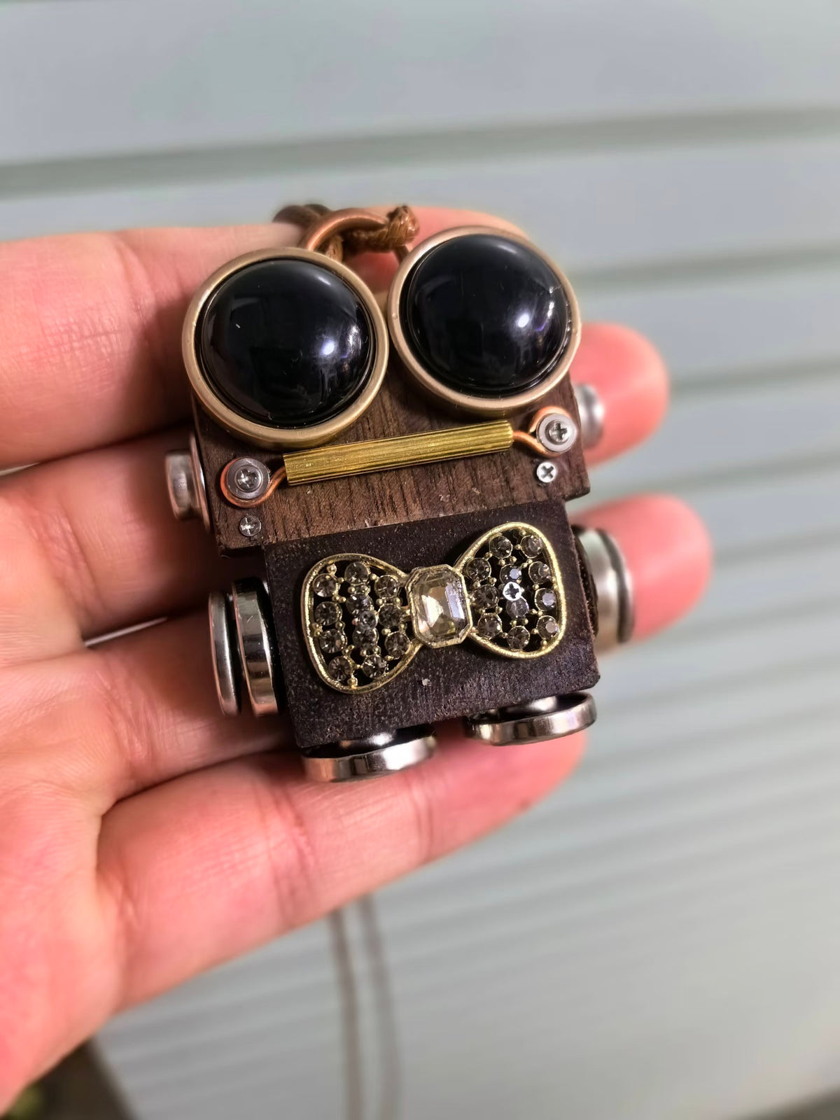 Theo – Midnight Eyes & Crystal Bow Tie Single-Sided Steampunk Robot Charm