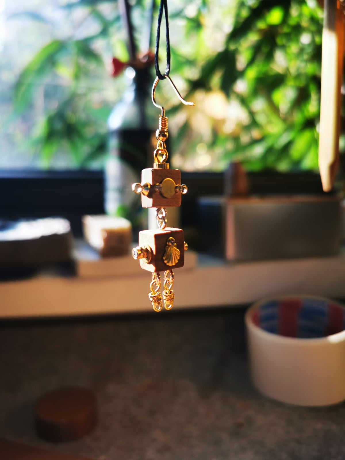 Pip – Clockwork Medallion Single-Sided Steampunk Robot Earring