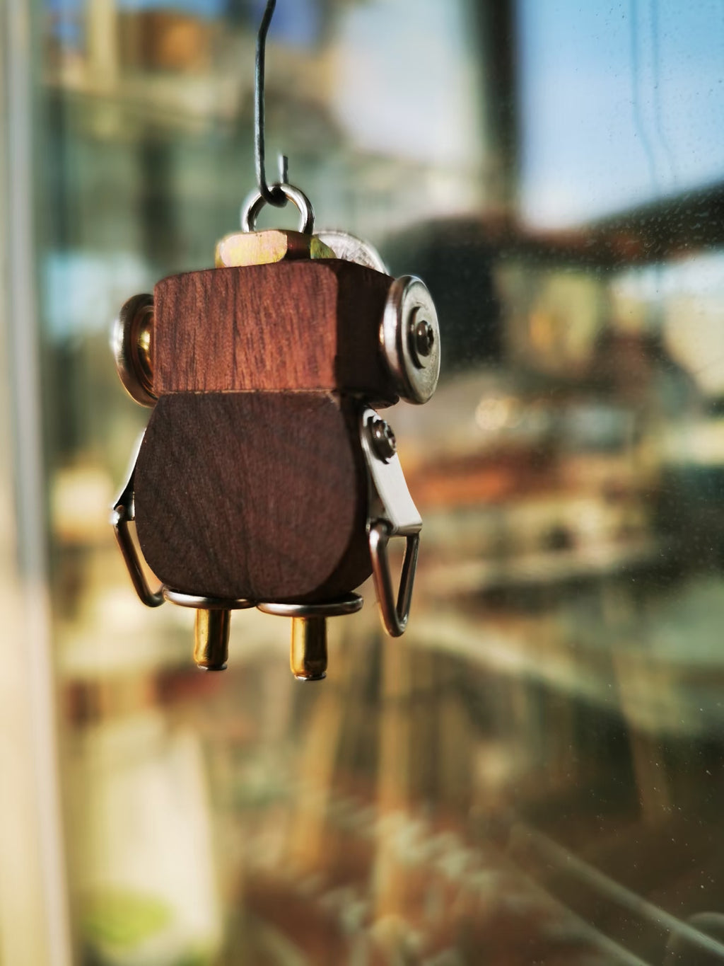 Orion – Midnight Monocle & Golden Coin Single-Sided Steampunk Robot Charm
