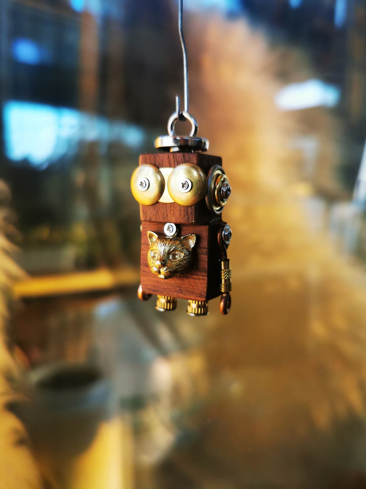 Felix – Golden Cat & Wide Eyes Single-Sided Steampunk Robot Charm