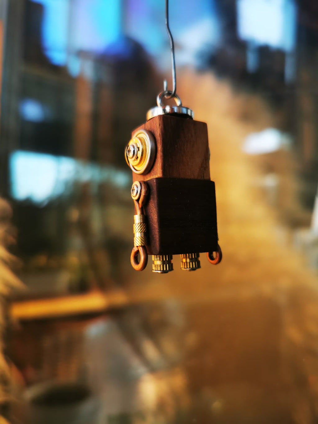 Felix – Golden Cat & Wide Eyes Single-Sided Steampunk Robot Charm