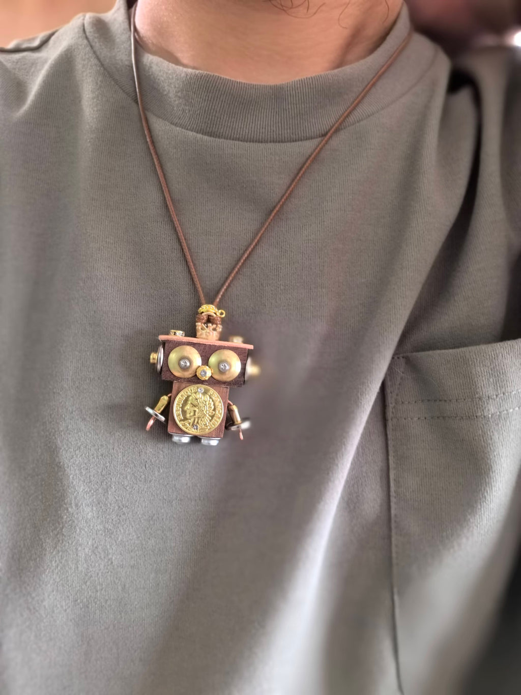 Niko – Golden Coin & Bright Eyes Single-Sided Steampunk Robot Charm