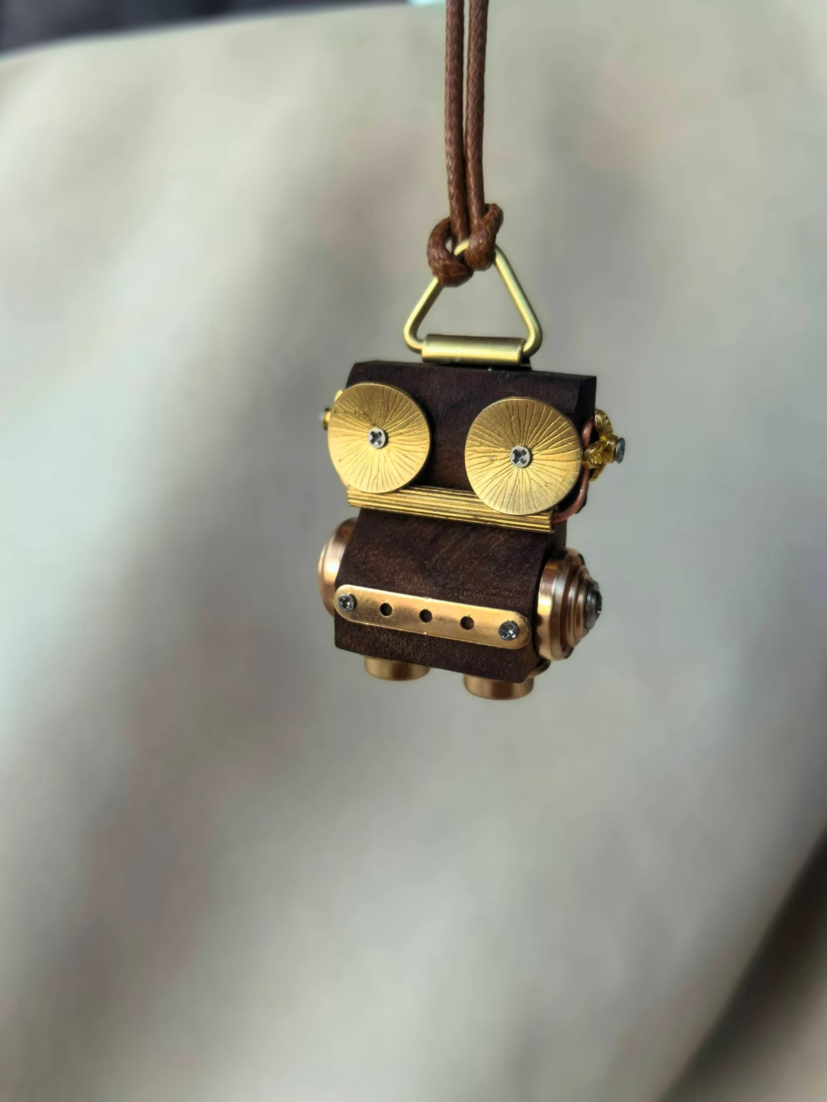 Arlo – Golden Disc Eyes & Triple Port Single-Sided Robot Charm