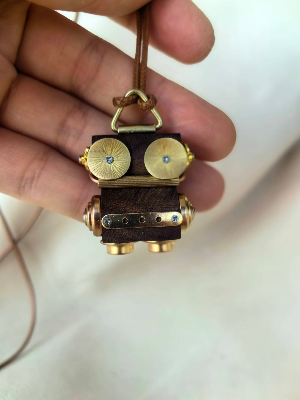 Arlo – Golden Disc Eyes & Triple Port Single-Sided Robot Charm